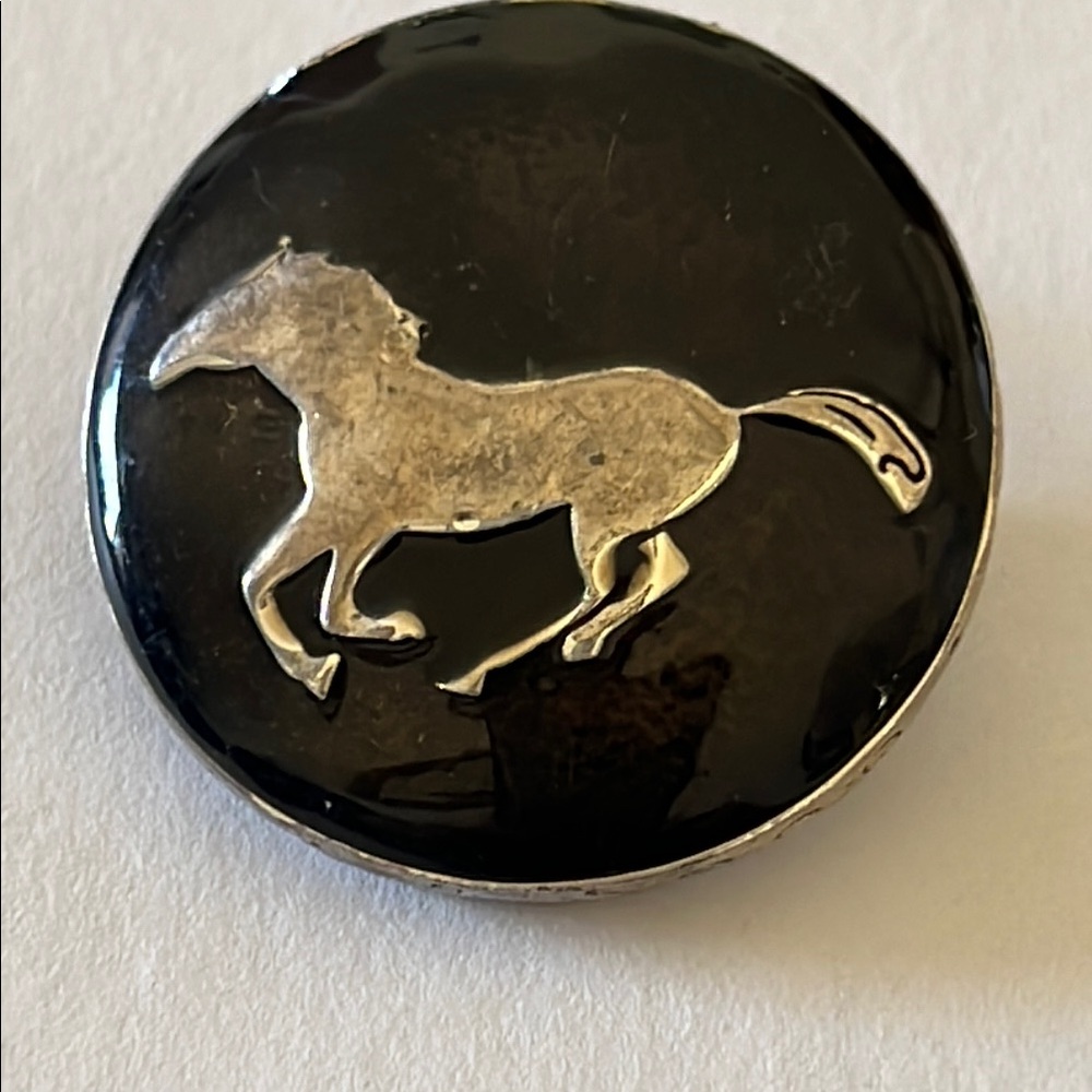 Black and Silver Horse Brooch/necklace vintage 
silver design band around brooch